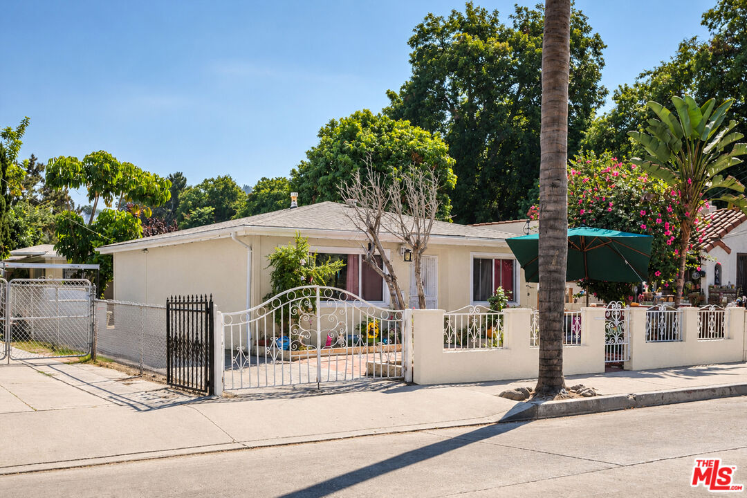 2660 Newell St, photo 3