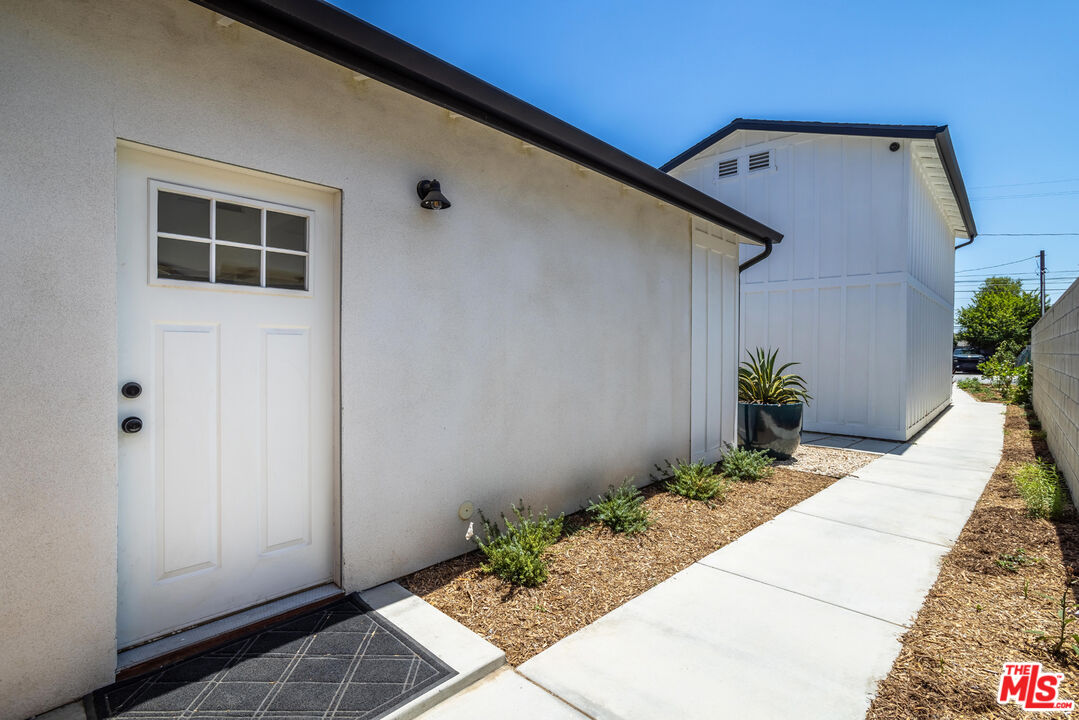 345 Genoa St, photo 6