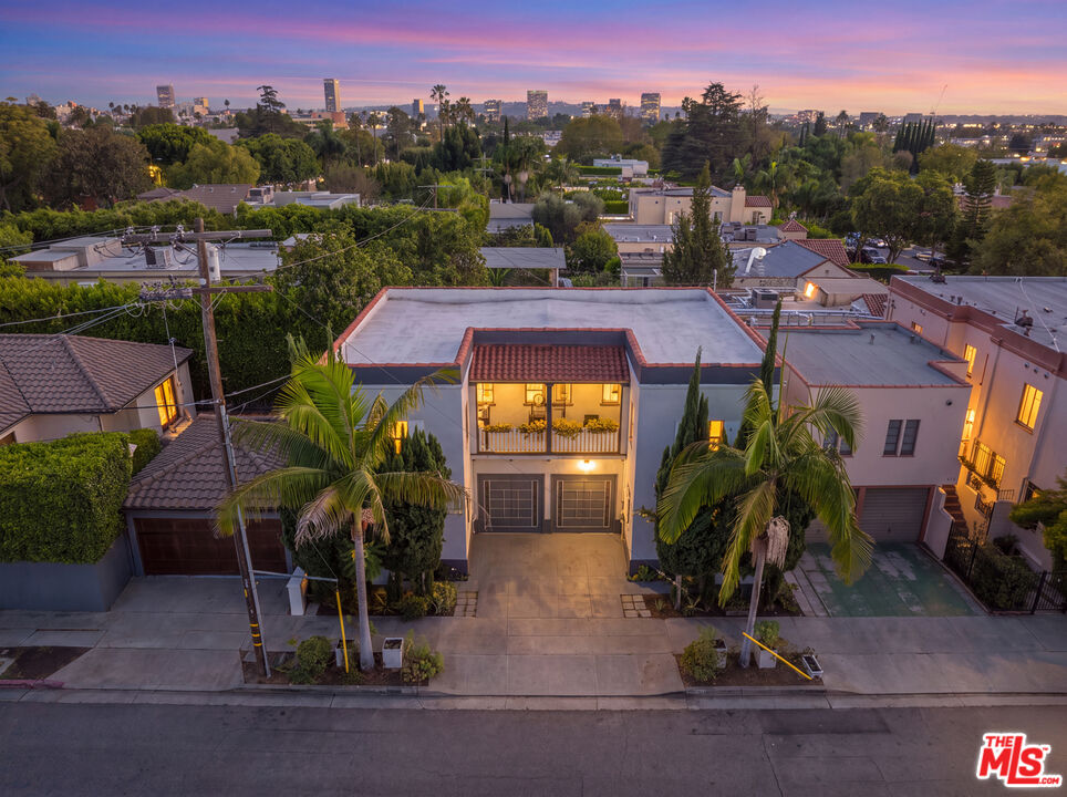 8118 Willoughby Ave